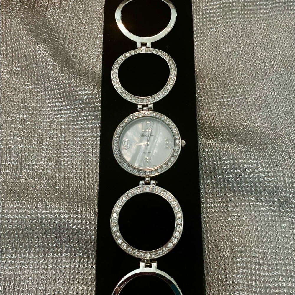Park Lane OPULENTGenuine Swarovski crystals and mother-of-pearl face.